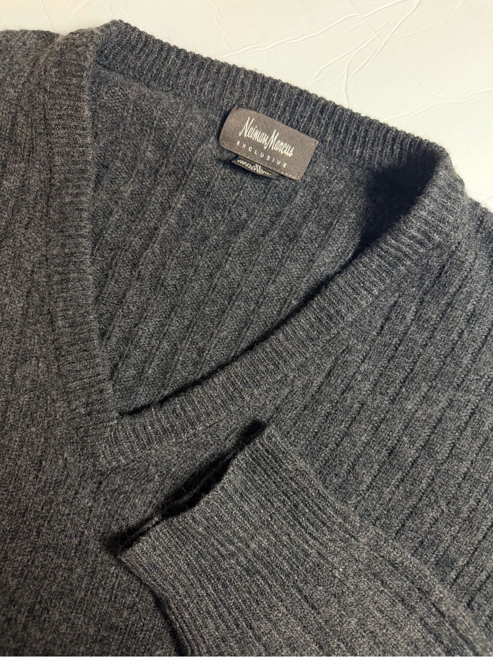 Neiman Marcus Men's V-Neck Ribbed Cashmere Sweater XL Charcoal Gray